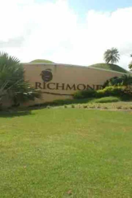 Sunset Palms & Villa Management Ltd Richmond Exterior photo
